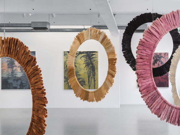 Installation view, Helén Svensson, Inte nudda golv, 2024, Galleri Duerr. Photo: Jean-Baptiste Béranger.