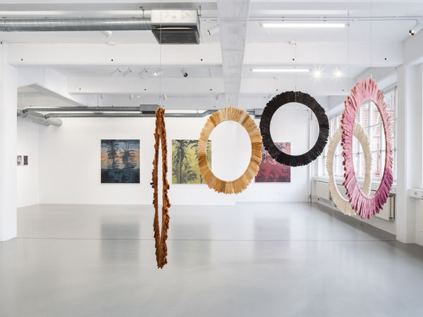 Installation view, Helén Svensson, Inte nudda golv, 2024, Galleri Duerr. Photo: Jean-Baptiste Béranger.