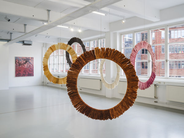 Installation view, Helén Svensson, Inte nudda golv, 2024, Galleri Duerr. Photo: Jean-Baptiste Béranger.