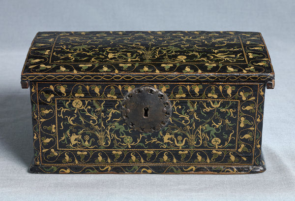 BARNIZ DE PASTO LACQUERED, COLONIAL CHEST, Circa 1650