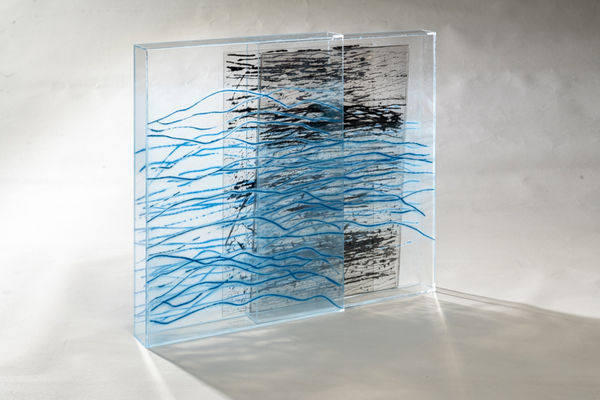 Catherine Bolle, Eaux-ciels, 2023, acrylic glass engraved and inked in light blue, half-open: 35,5 x 34,7 x 4,5 cm.