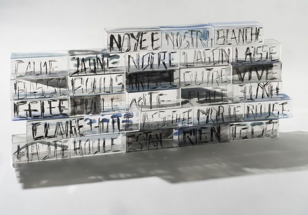 Catherine Bolle, Mots marins, 2026, 28 boxes made of filled and inked acrylic glass, black coating and carbon pigment