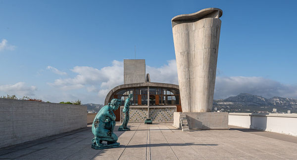 Le Modulor du Basketball by Daniel Arsham