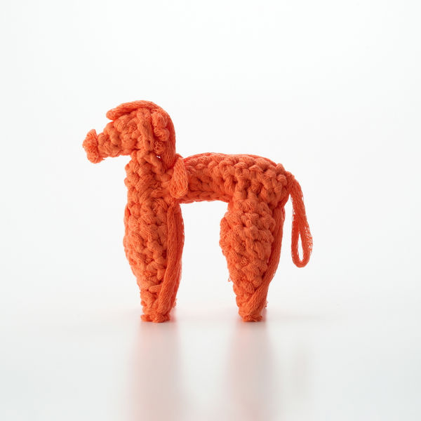 ほどける馬っこ_灯結/Hodokeru Umakko TOMOSHIBI_Unraveling Umakko Horse – Companion in Times of Disaster H25 × W26 ×D13 cm/H9.8 × W10.2 ×D5.1 in. テトロン残糸/Tetoron surplus thread 2025