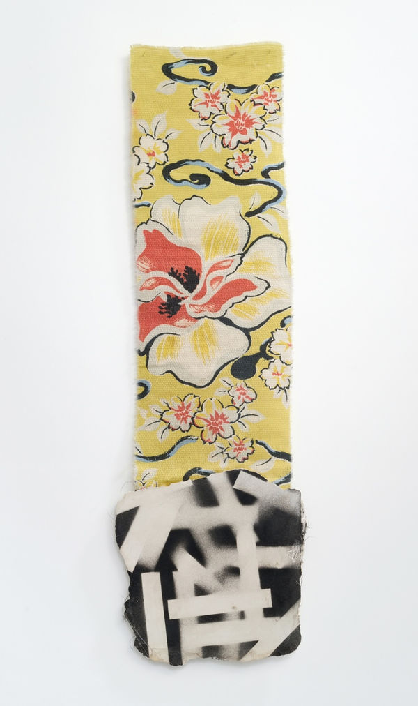 HOUSE KEEPING 2025 石膏に油絵/ Oil paint on plaster H60.2 × W18.8 × D0.7 cm H23.7 × W7.4 × D0.2 in.