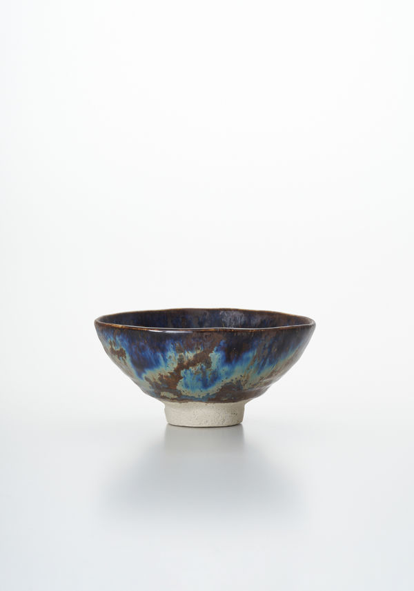 天目アンドロメダ茶盌, 2022 陶 H6.4 × W13.8 × D13.8 cm H2.5 × W5.4 × D5.4 in. 木村 盛康