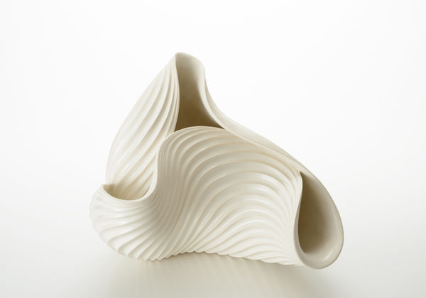 葉器/ YOHKI Vessel, 2021 陶器/ Ceramic H35 × W42.5 × D31.5 cm 稲葉 周子