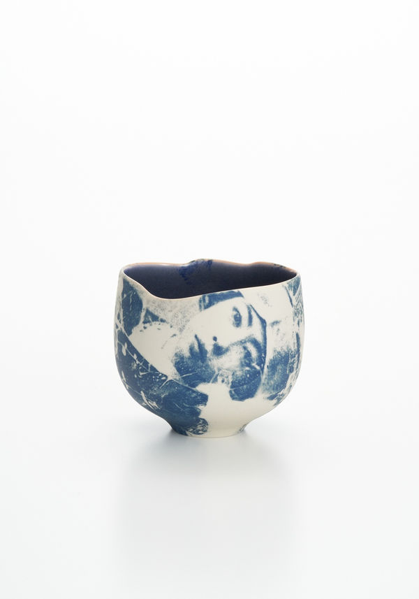 多和田有希＋福本双紅, 青い霊（茶碗）, 2023