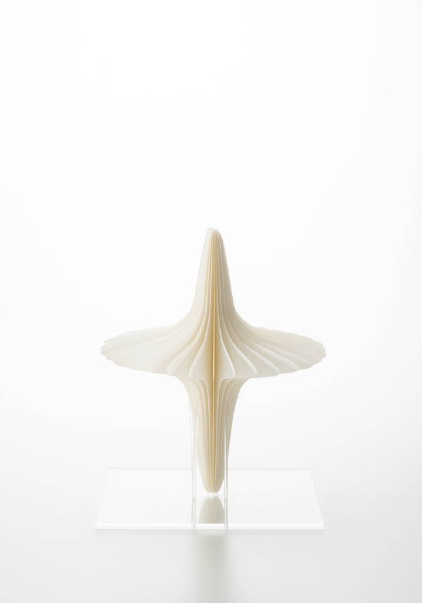 Forest3, 2021 磁器/ Porcelain H25 × W21.5 × D21.5 cm 出和 絵理