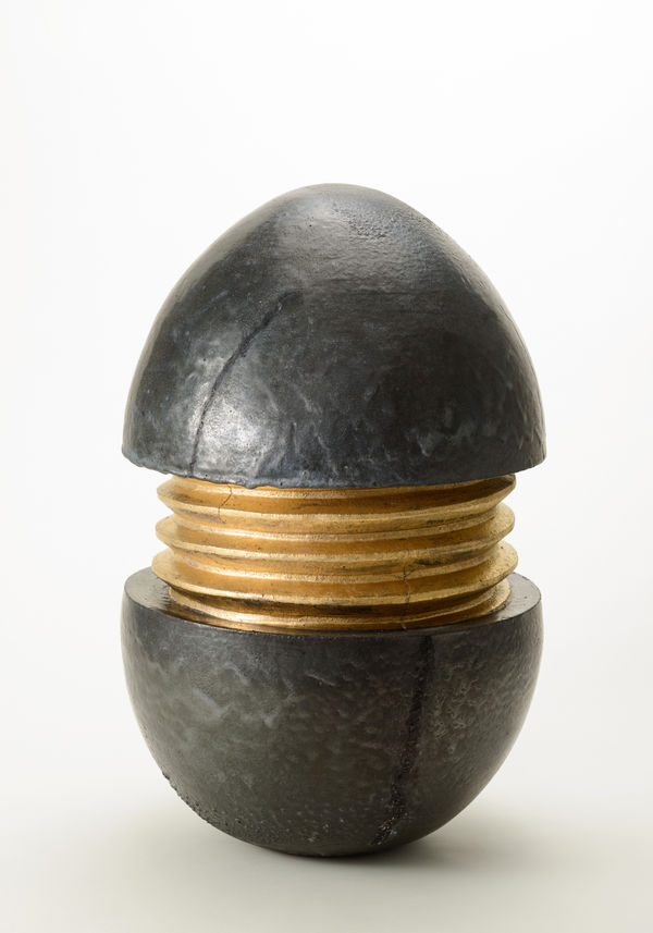 ねじ式, 1974 陶 H66 × W43 × D43 cm 中島 晴美