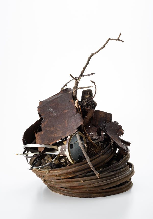 Work 21-B2, 2021 鉄、アルミ、プラスチック、木、シラス H68.5 × W50.5 × D57 cm H26.9 × W19.8 × D22.4 in. 三島 喜美代