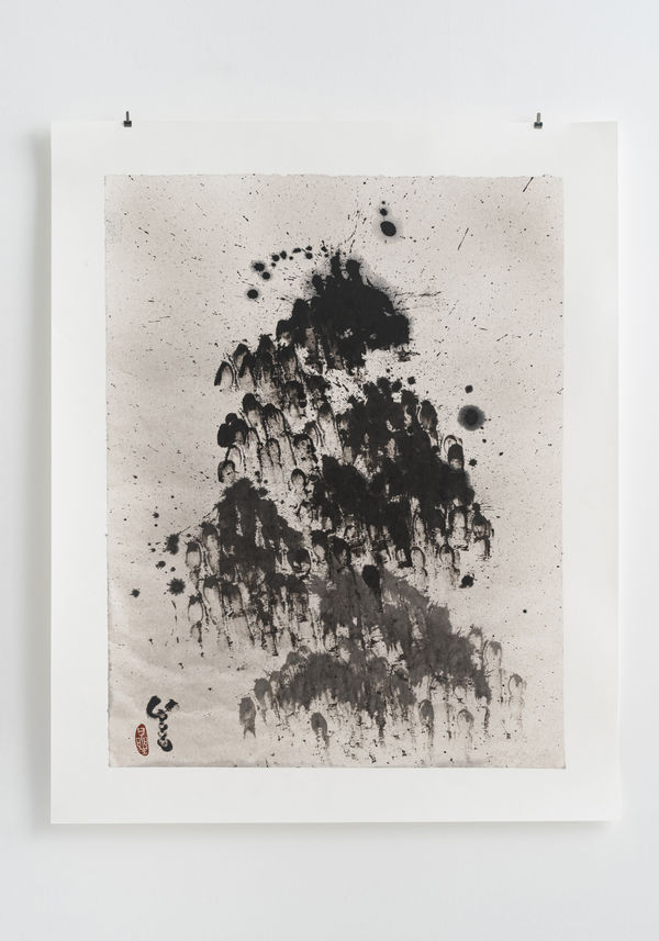 山水気19-dm1, 2019 韓紙に泥入り墨 H65.5 × W53 cm 星野 暁
