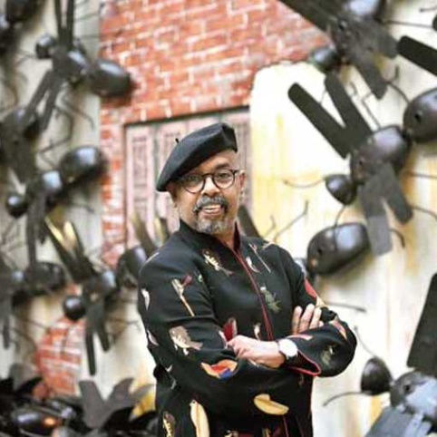 The Telegraph Online : Casting light on the other side of Paresh Maity