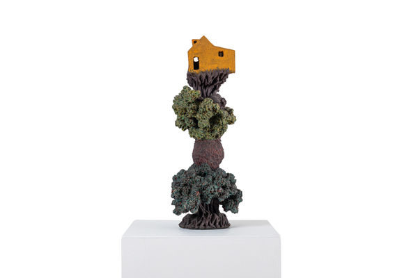 Megumi Yuasa Casa na árvore, Déc. 80 Cerâmica 50 x 20 x 21 cm