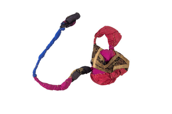 Sonia Gomes Sem título, da série Torsões, 2006 Técnica mista - vergalhão de alumínio e tecidos 90 x 70 x 30 cm