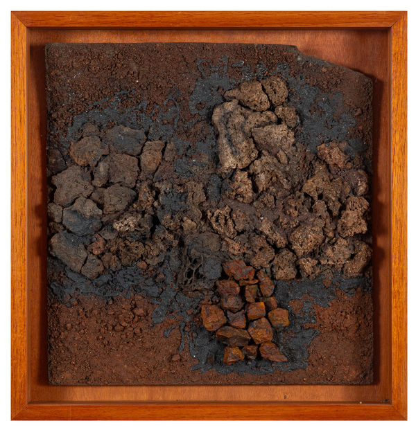 Frans Krajcberg Sem título, S.D. Pedras vulcanicas 50 x 50 cm
