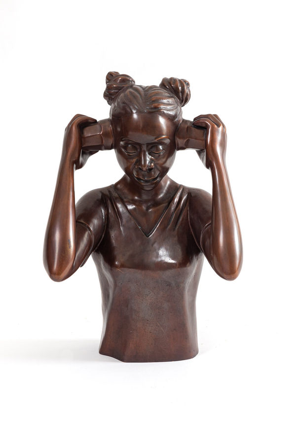Flavio Cerqueira Como se o silêncio dissesse tudo, 2020 Escultura em bronze 43 x 28 x 25 cm