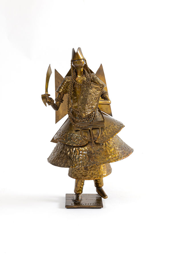 Tatti Moreno Oxaguian, 1989 Escultura em metal 45 x 25 x 28 cm