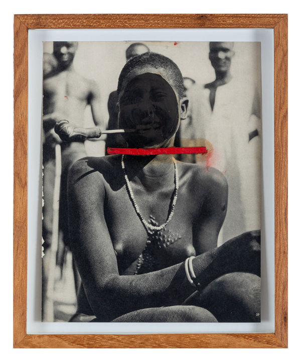 Nino Cais Sem título, da série Princesa, 2014 Bastão oleoso sobre papel impresso 28 x 22 cm