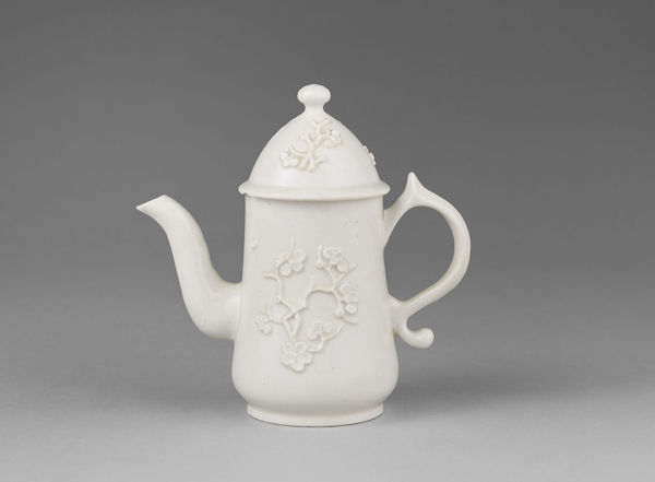 A Very Early Bow ‘Scratch R mark’ Coffee Pot and Cover of Rare Small Size, Circa 1748-50