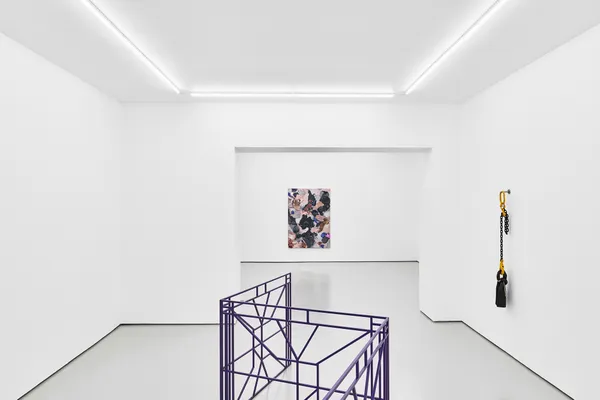 Group Show Containment Field