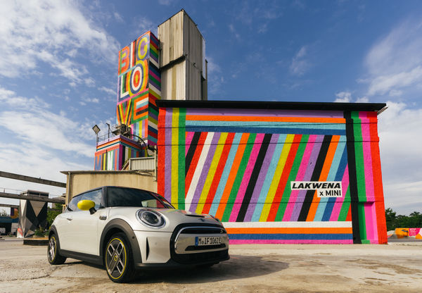 P90434100 Highres Big Love From Munich