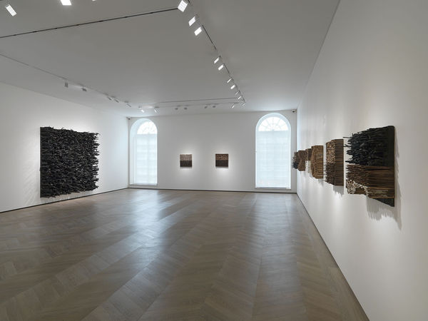 Leonardo Drew Installation