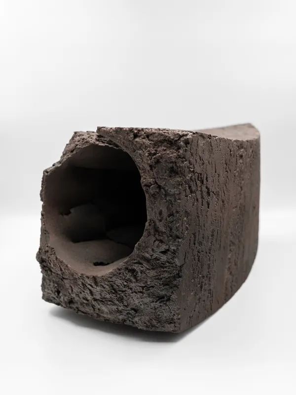 Ceramic sculpture by Yo Akiyama (b. 1953)