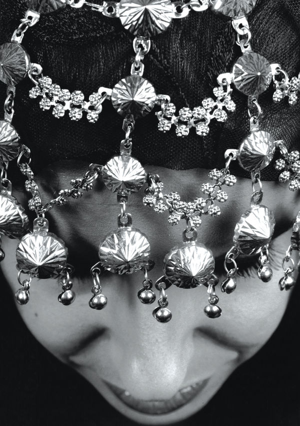 GOLD CHAINS 2005 SILVER GELATIN PRINT EDITIONS 10 + AP 50 X 40 CM