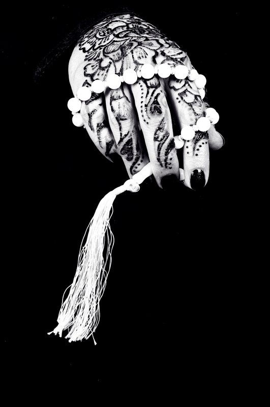 PRAYER BEADS 2005 SILVER GELATIN PRINT EDITIONS 10 + AP 50 x 40 cm