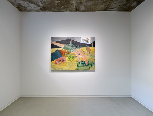 Kiche Transparent Window Glass Table Installation View 2