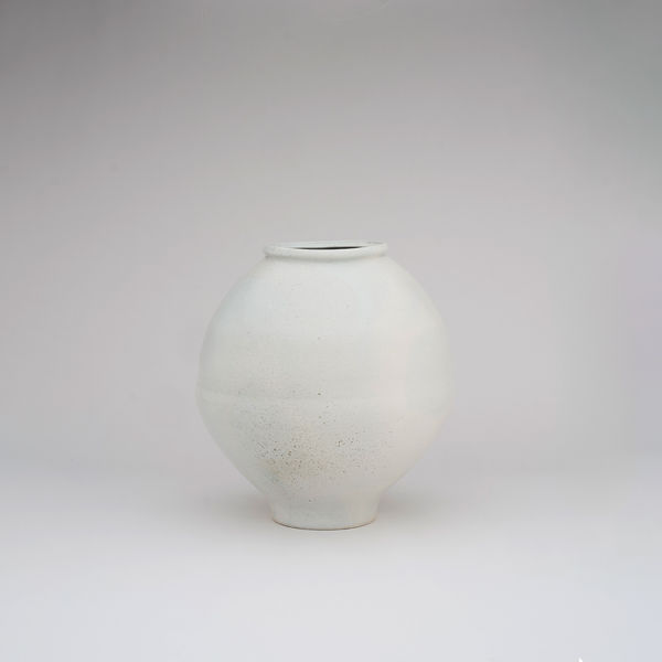 Kds 240529 5 Kwon Dae Sup Moon Jar 2024 White Porcelain 63 X 68 Cm 001