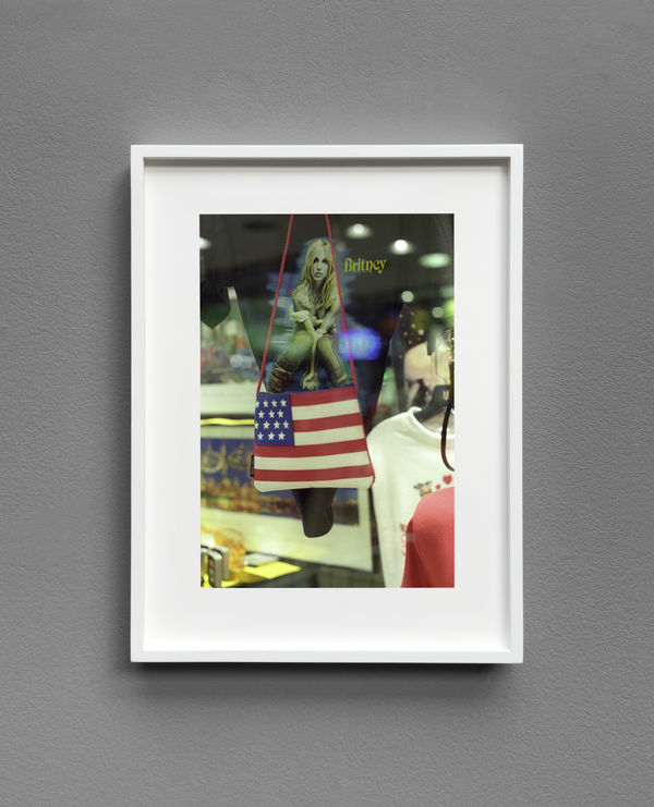 Philippe Garner, Shop window (Britney), New York, 30 April 2003