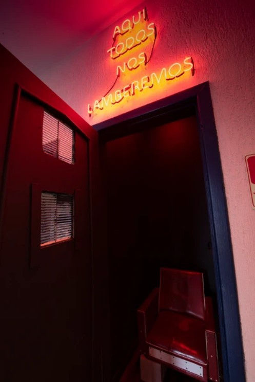 Nos Resta Ser Feliz (We Can Only Be Happy)