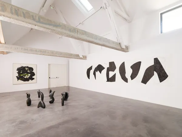 Vue de l’exposition A Family of Rooms de Vincent Barré / Photo © Aurélien Mole, courtesy Les Tanneries - CACIN, Amilly