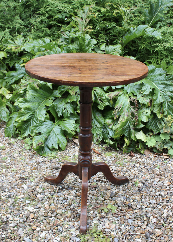 Early 19th century English yew and cherry wood tripod table