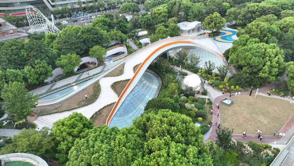 CARLOS CRUZ-DIEZ | RAINBOW BRIDGE, INSTALLATION