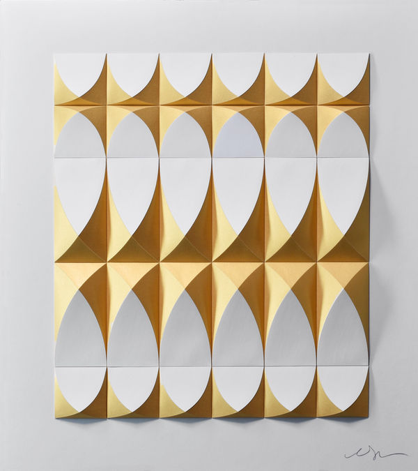 Matthew Shlian, Omoplata 200 v 3 in white and gold paper, 2023