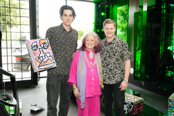 Photo 8 Paris Brosnan Joan Agajanian Quinn Kipton Cronkite