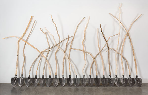 Simsiz Untitled Enstelasyon Installation 2017 19 Adet A A Dal K Rek Ucu 19 Tree Brances Shovels Without Handles Web