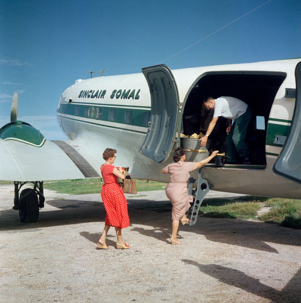 44Un 7968 001 Somalia Airplane Red Dress