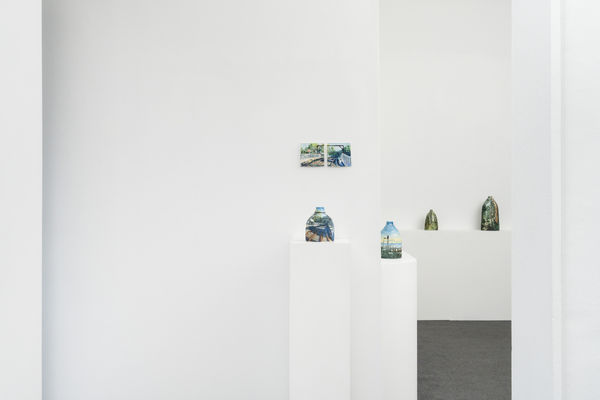 Installation view, Isabella Edwards: Surrounds, 2025. Photo by Docqment