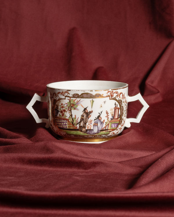 Johann Gregorius Höroldt, Tazza in porcellana Meissen , XVIII Secolo