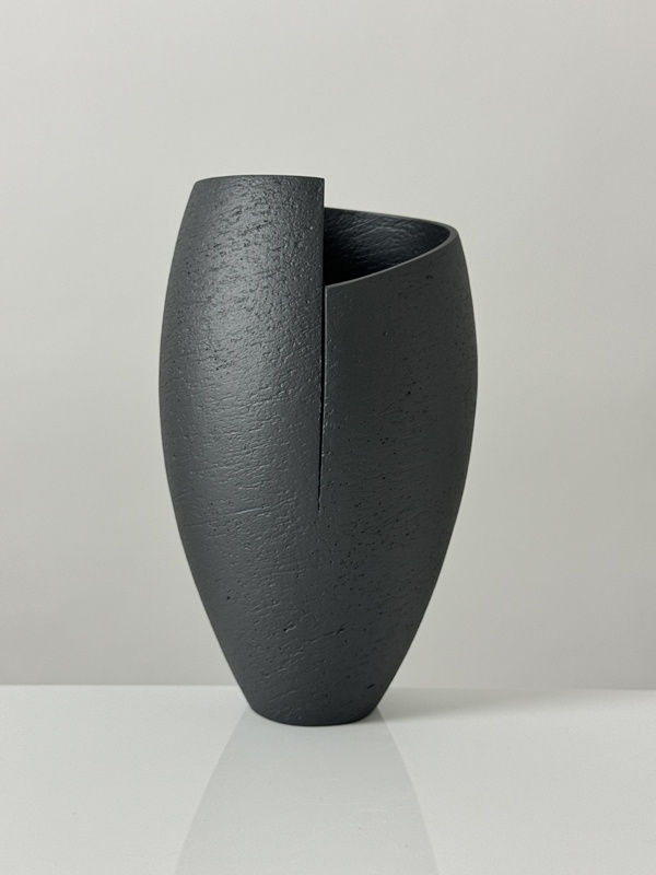 Ashraf Hanna, 17. Black cut and altered pot I