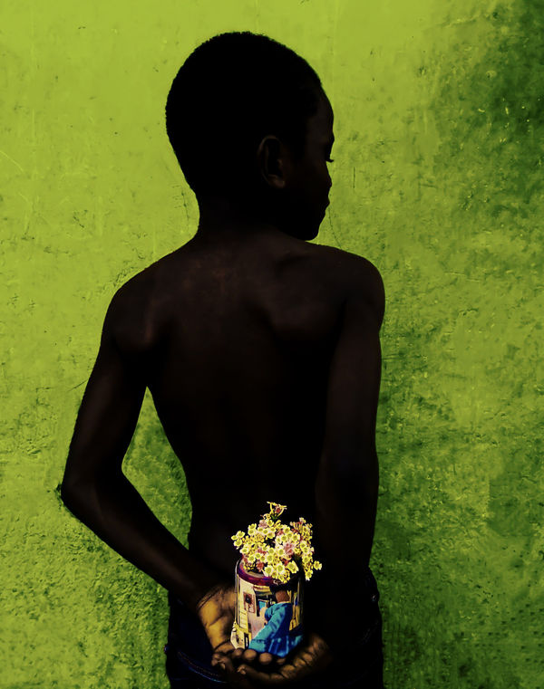 Sarfo Emmanuel Annor, Happiness is to hold flowers in both hands, 2021