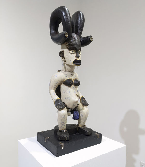 Renée Stout, Ikenga (If You Come for the Queen, You Better Not Miss), 2022