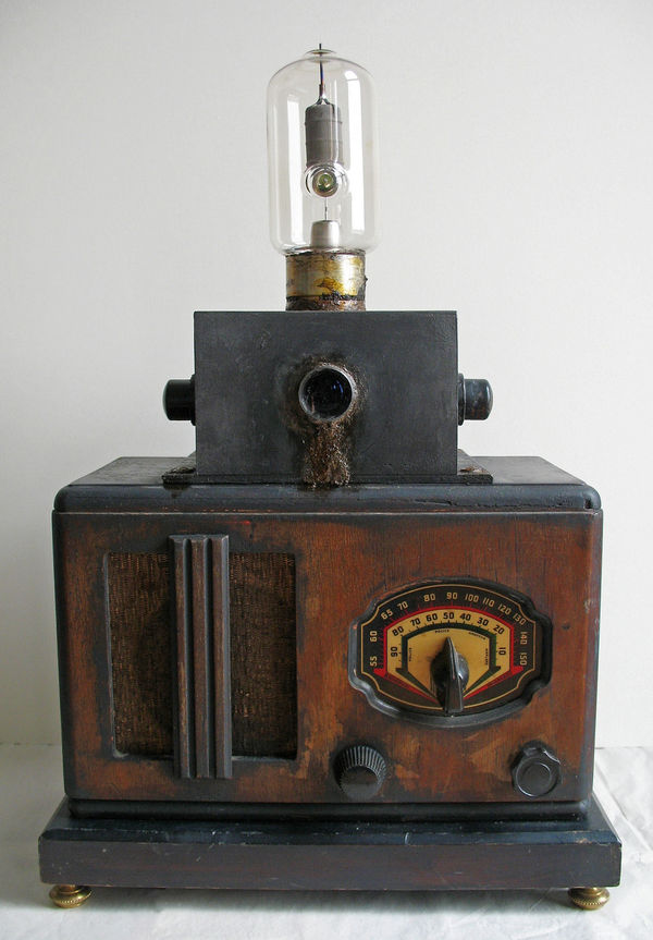 Renée Stout, Spirit Detector, 2014