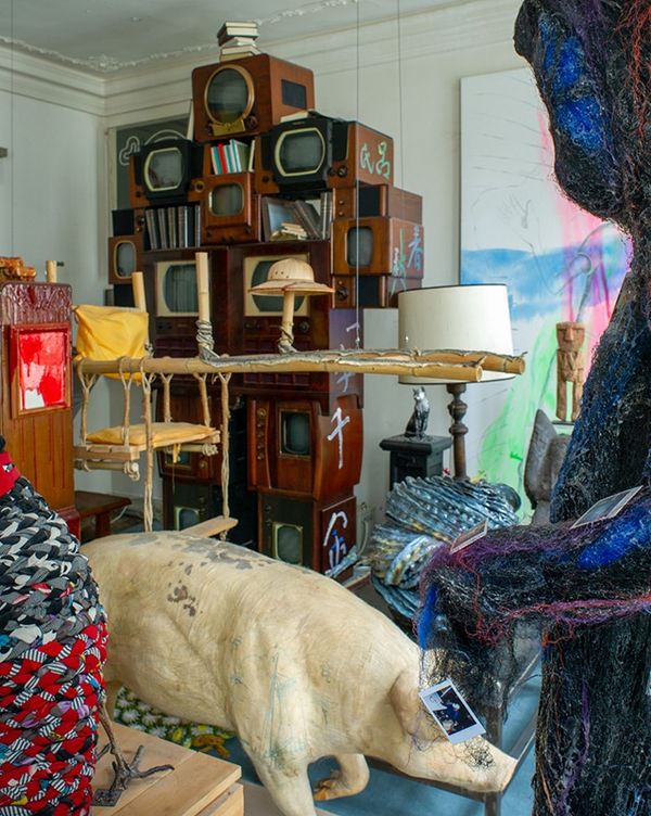 Wim Delvoye group show "Énormément bizarre"