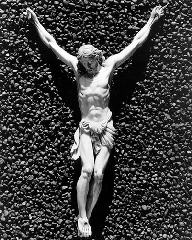 Robert Mapplethorpe, Crucifix, 1988