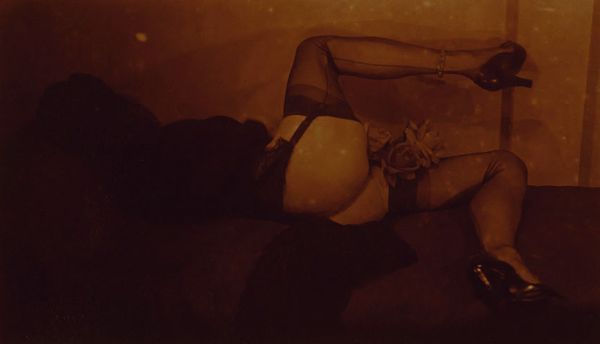 Pierre Molinier, Autoportrait couche, jambes levees et bouquet, 1955 ca.